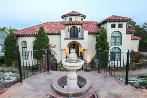 Mediterranean-Style Showcase at the Entrance to Signal Hill