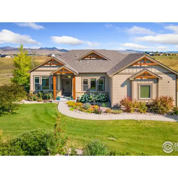 LUXURY AND TRANQUILITY ON FIVE ACRES