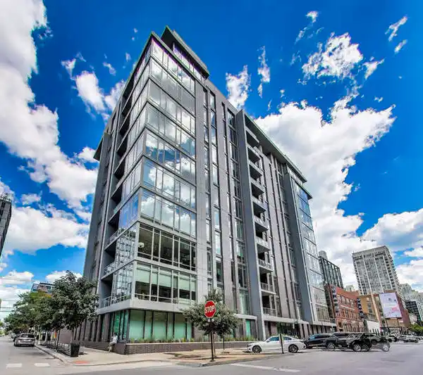 HIGH-FLOOR SOUTHEAST CORNER RESIDENCE