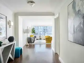 Sophisticated Sunlit Home in Manhattan House