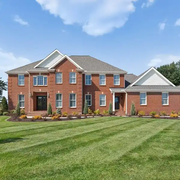 LUXURY WITH PRACTICALITY AND EFFORTLESS GRACE