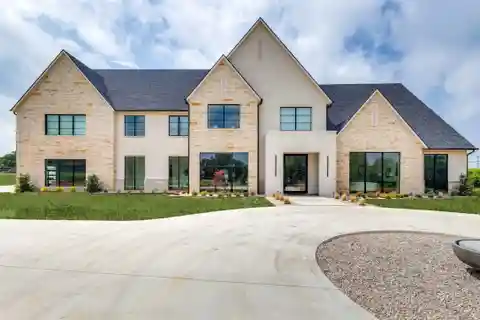 Magnificent Blend of Luxury and Comfort