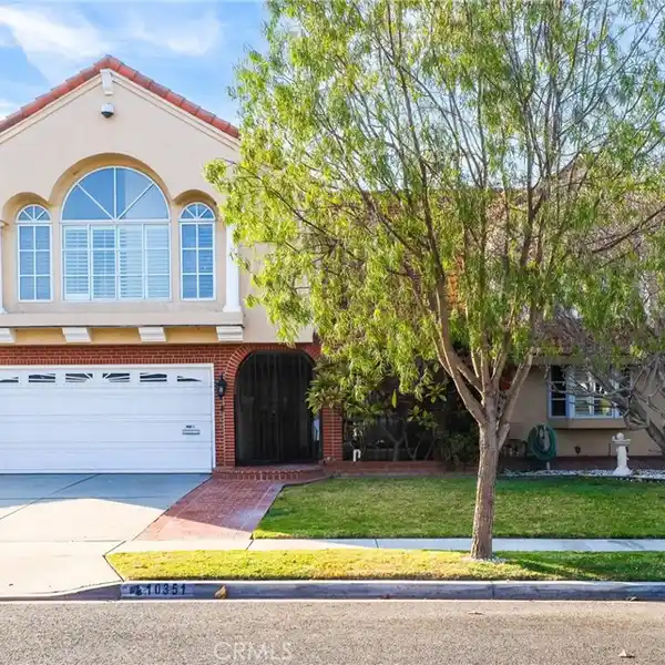 TIMELESS CHARM MEETS MODERN LUXURY LIVING
