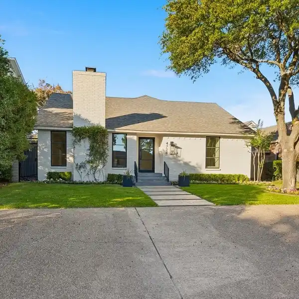 MOVE-IN READY BEAUTIFULLY UPDATED HOME