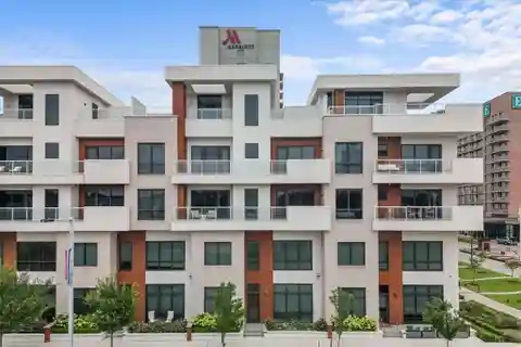 Elegant Condo Steps from Beach