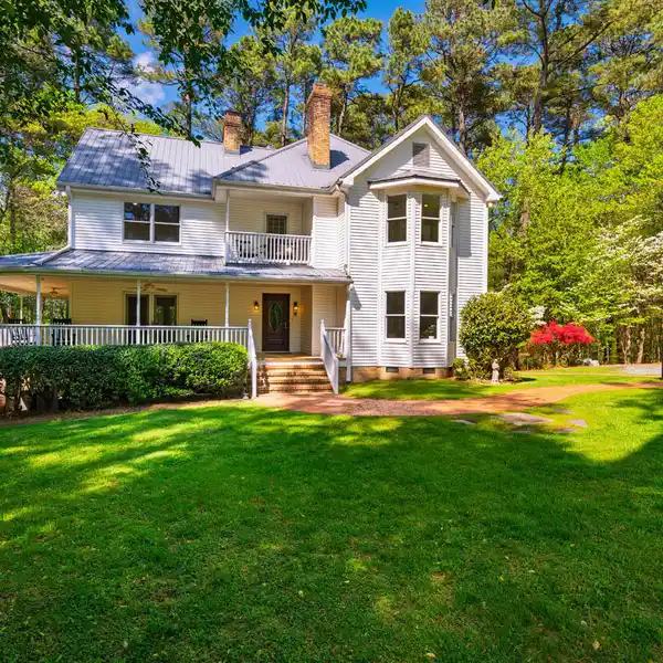 VICTORIAN-STYLE FARMHOUSE ON 10-PLUS ACRES