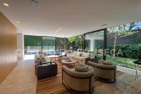 Striking Contemporary Estate