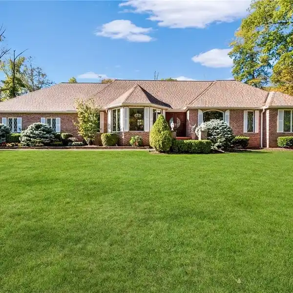 CLASSIC BEAUTY IN A PRIVATE SETTING