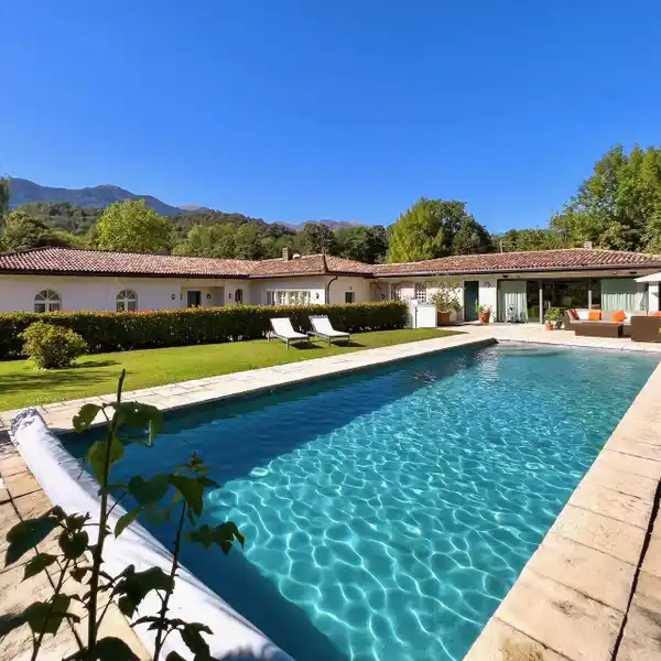 PRIVATE AND SUNNY PROPERTY
