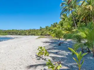 Malpaís Beachfront Lot with Private Bay