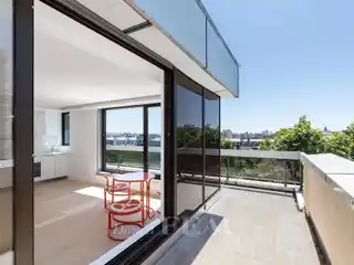 Beautiful Apartment with Expansive Balcony