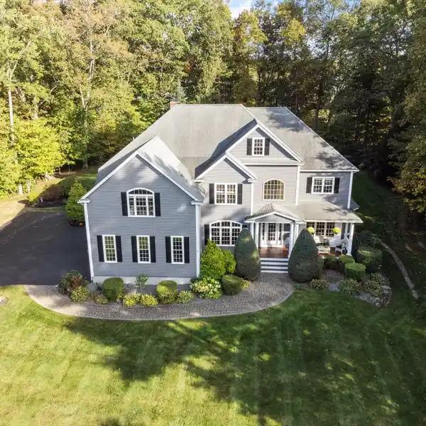 19 MAGNOLIA LANE