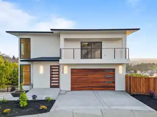 Stunning Tri-level Residence in Fountaingrove