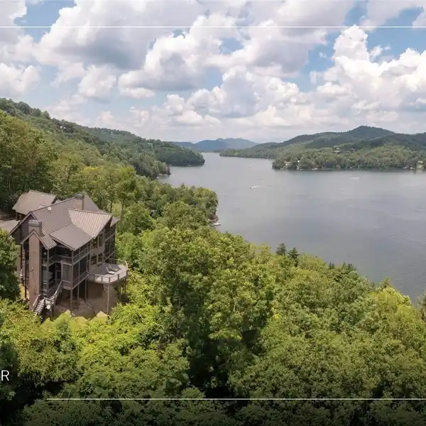 REFINED MOUNTAIN LIVING IN SUMMER HILL