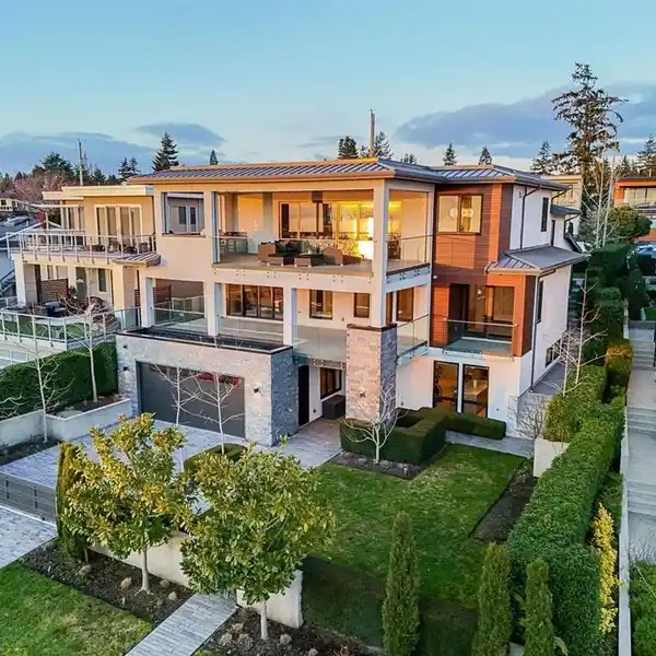 TIMELESS MODERN DESIGN WITH SPECTACULAR VIEWS