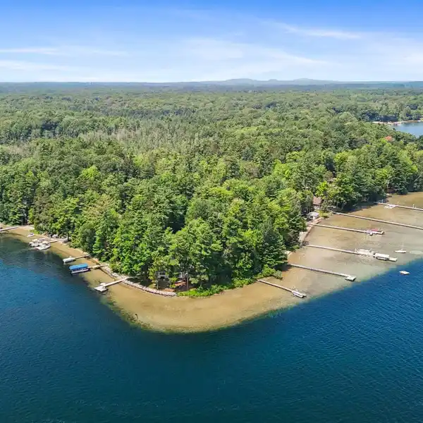 EXTRAORDINARY AND SOUGHT-AFTER PROPERTY ON LONG LAKE