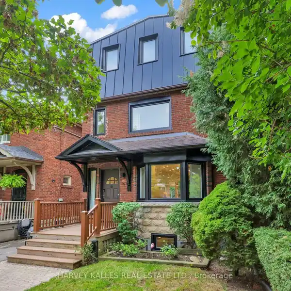 STUNNING TORONTO HOME IN IDEAL LOCATION