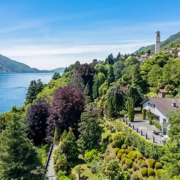 ELEGANT VILLA STEPS TO THE LAKE
