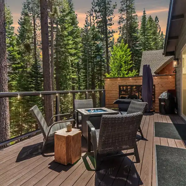 MODERN MOUNTAIN LUXURY WITH STUNNING FOREST VIEWS