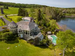 Extraordinary Waterfront Retreat