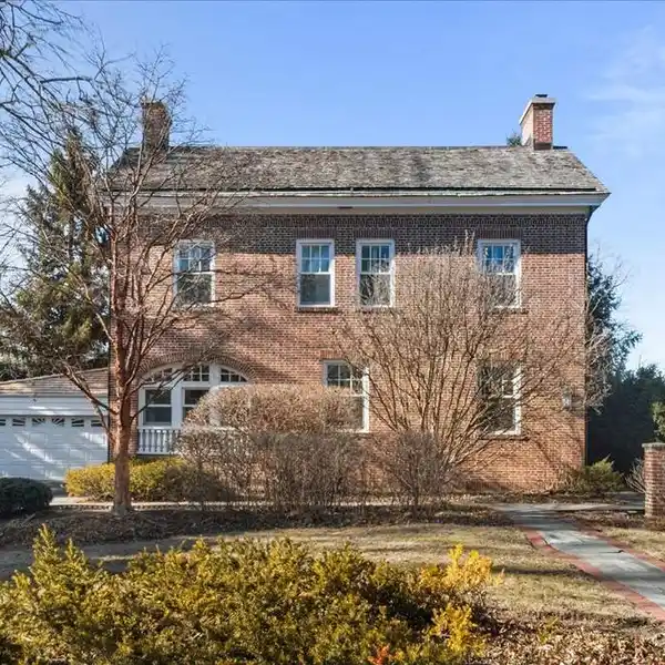 CLASSIC RED BRICK GEORGIAN HOME