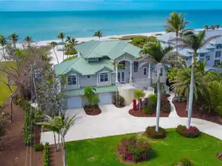 Meticulously Refined Gulf-Front Estate