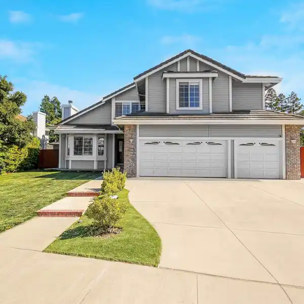 BEAUTIFUL HOME IN A TOP NEIGHBORHOOD