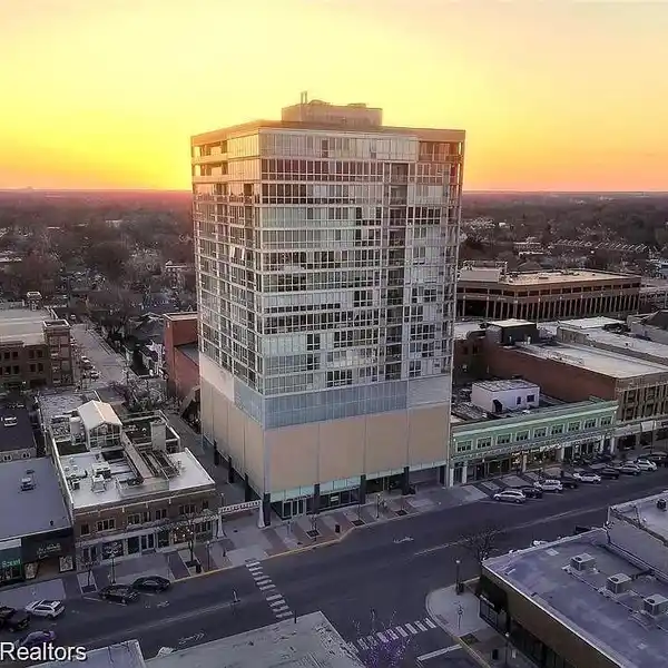 17TH-FLOOR PENTHOUSE AT THE FIFTH