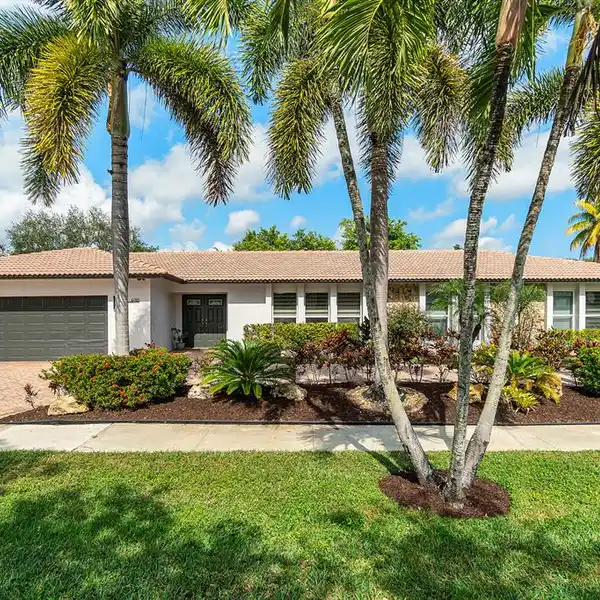 SPACIOUS FOUR BEDROOM HOME CENTRALLY LOCATED IN BOCA RATON