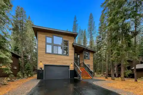 Luxurious, Brand New Mountain Home