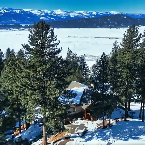 MOUNTAIN RETREAT BACKING TO THE NATIONAL FOREST
