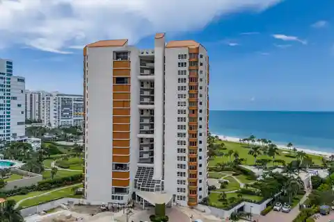 Sunset Views and Luxury Living in Naples