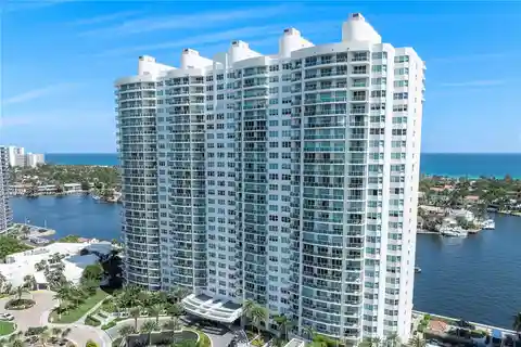 Impressive Hamptons South Residence