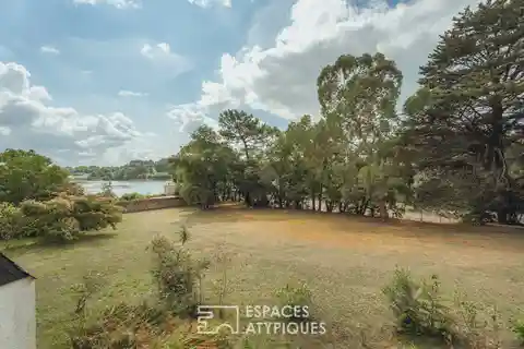 Architect-Designed Haven Overlooking Gulf of Morbihan