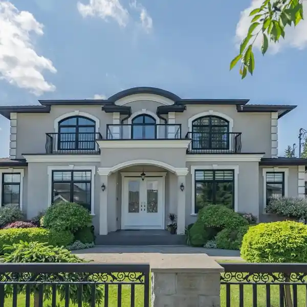 REFINED LIVING IN PRESTIGIOUS DEER LAKE PLACE