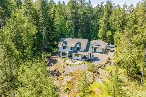 Charming San Juan Cottage on Private Wooded Acres