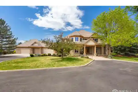 Lakefront Luxury and Tranquility