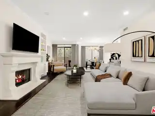 Exceptional Single-level Residence in Century Hill