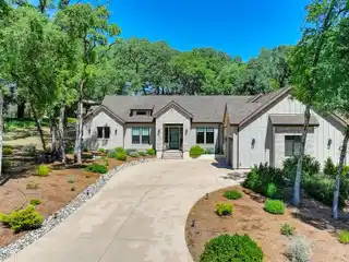 Beautifully Maintained Home in Darkhorse