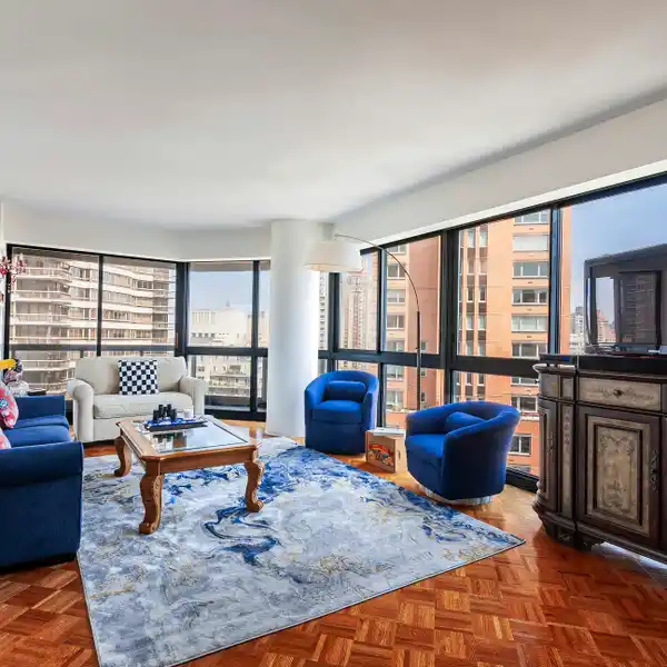 RENOVATED ONE-BEDROOM WITH WRAPAROUND BALCONY