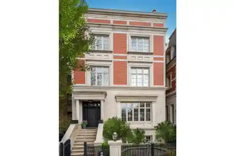 Outstanding Home in East Lincoln Park