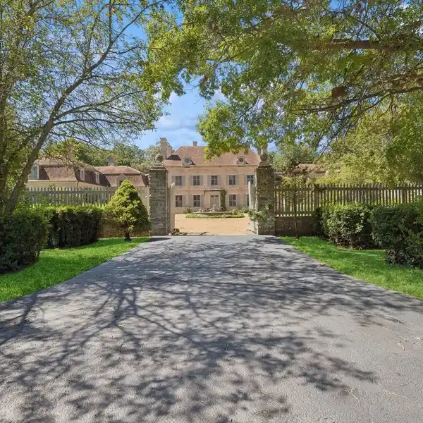 AN EXCEPTIONAL PIECE OF CHICAGO HISTORY