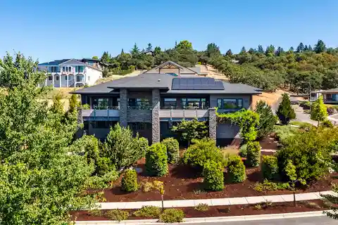 Architectural Masterpiece Overlooking Mt. Ashland