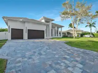 Modern Masterpiece with Seamless Indoor-Outdoor Living