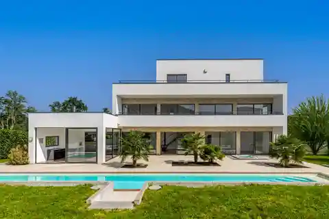 Contemporary Villa in a Sought-after Location