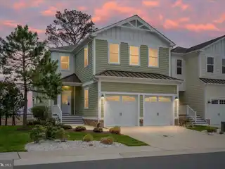 Bayfront Luxury Living with Stunning Water Views