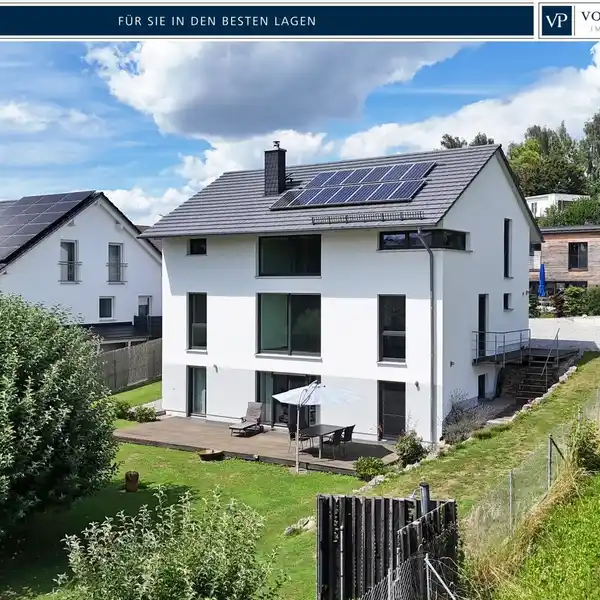 ENERGY-EFFICIENT FAMILY HOME WITH GRANNY APARTMENT