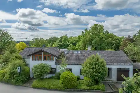 Impressive Villa on Expansive Property