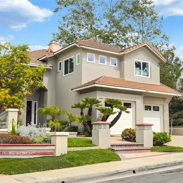 UPDATED OPEN-PLAN HOME WITH BEAUTIFUL VIEWS