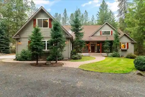 Secluded and Peaceful Elegance with Custom Craftsmanship